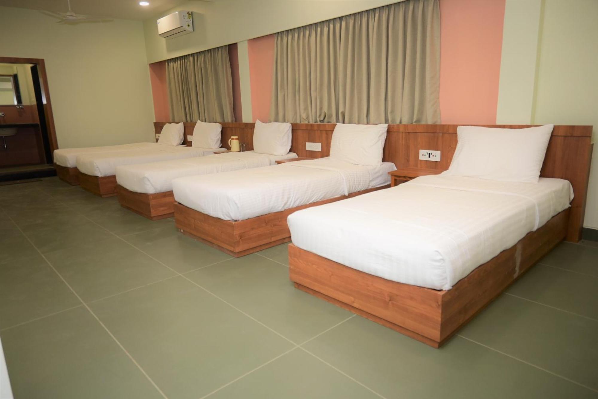 Hotel Ashray Удджайн Екстер'єр фото