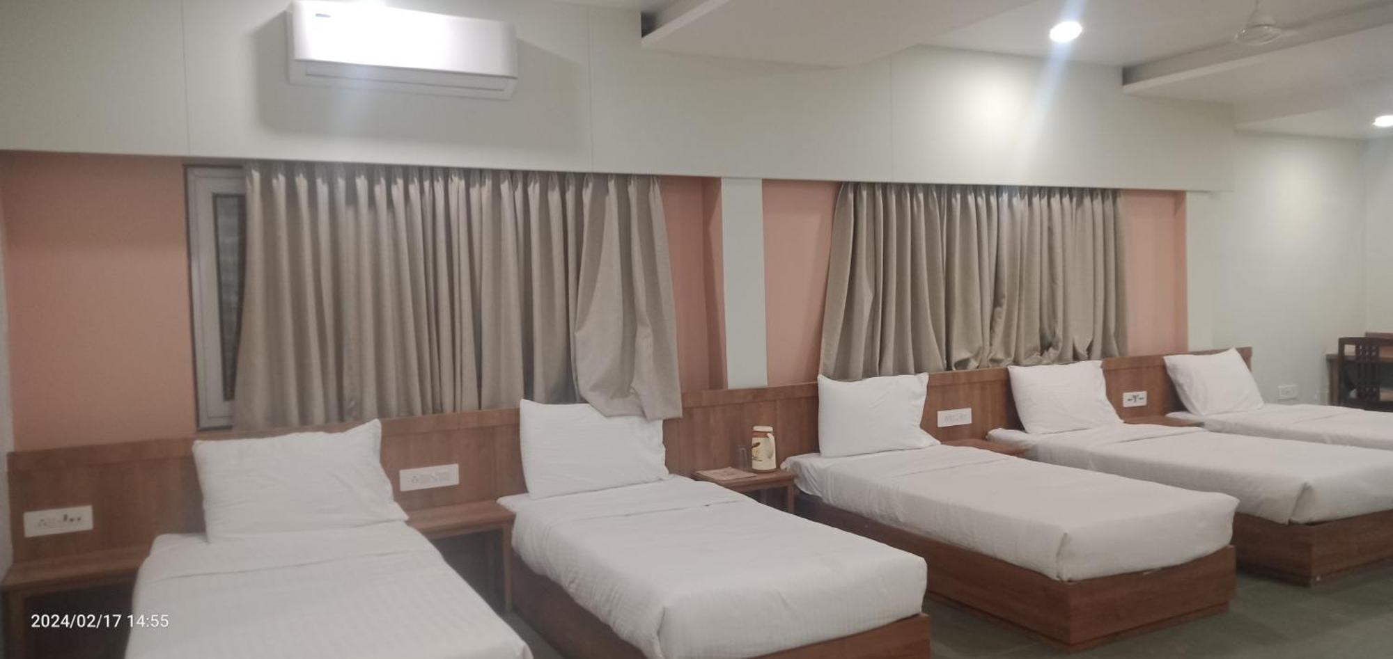 Hotel Ashray Удджайн Екстер'єр фото